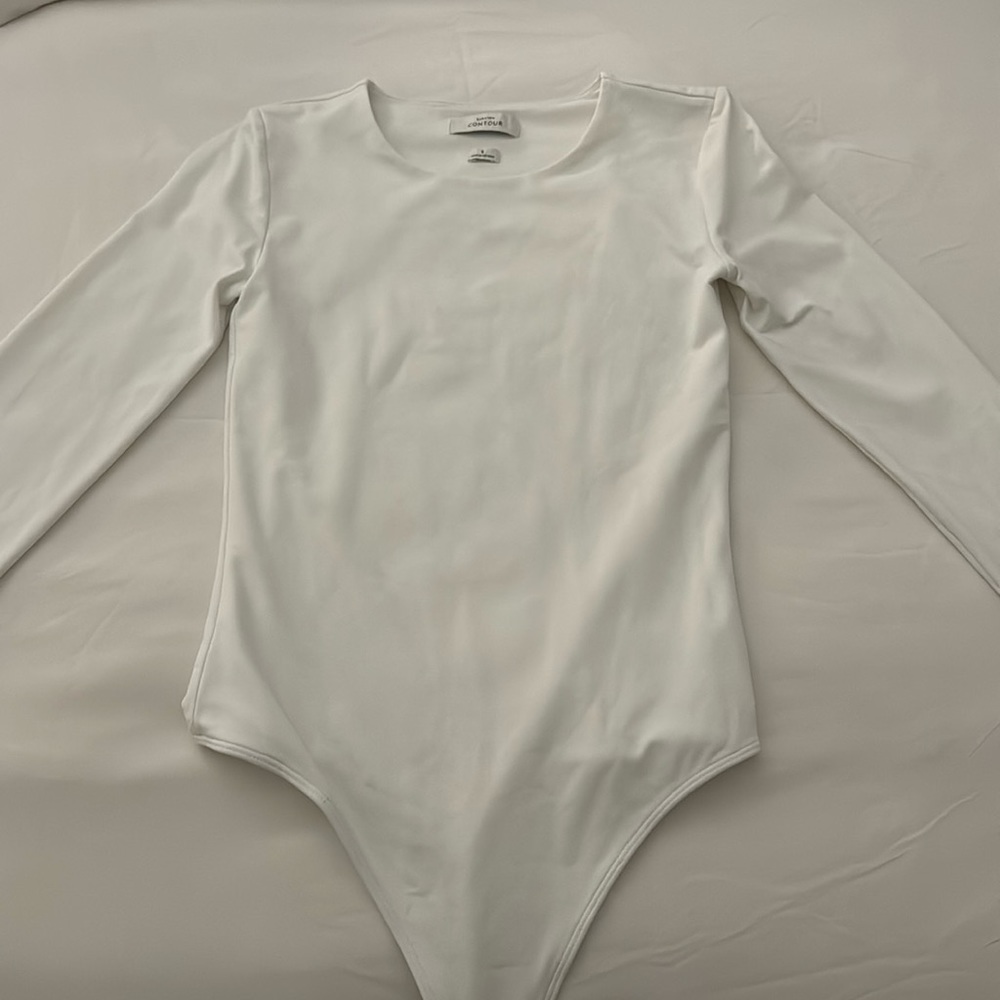 NEVER WORN!!! Aritzia, Babaton Women’s Contour Bodysuit    Size: small